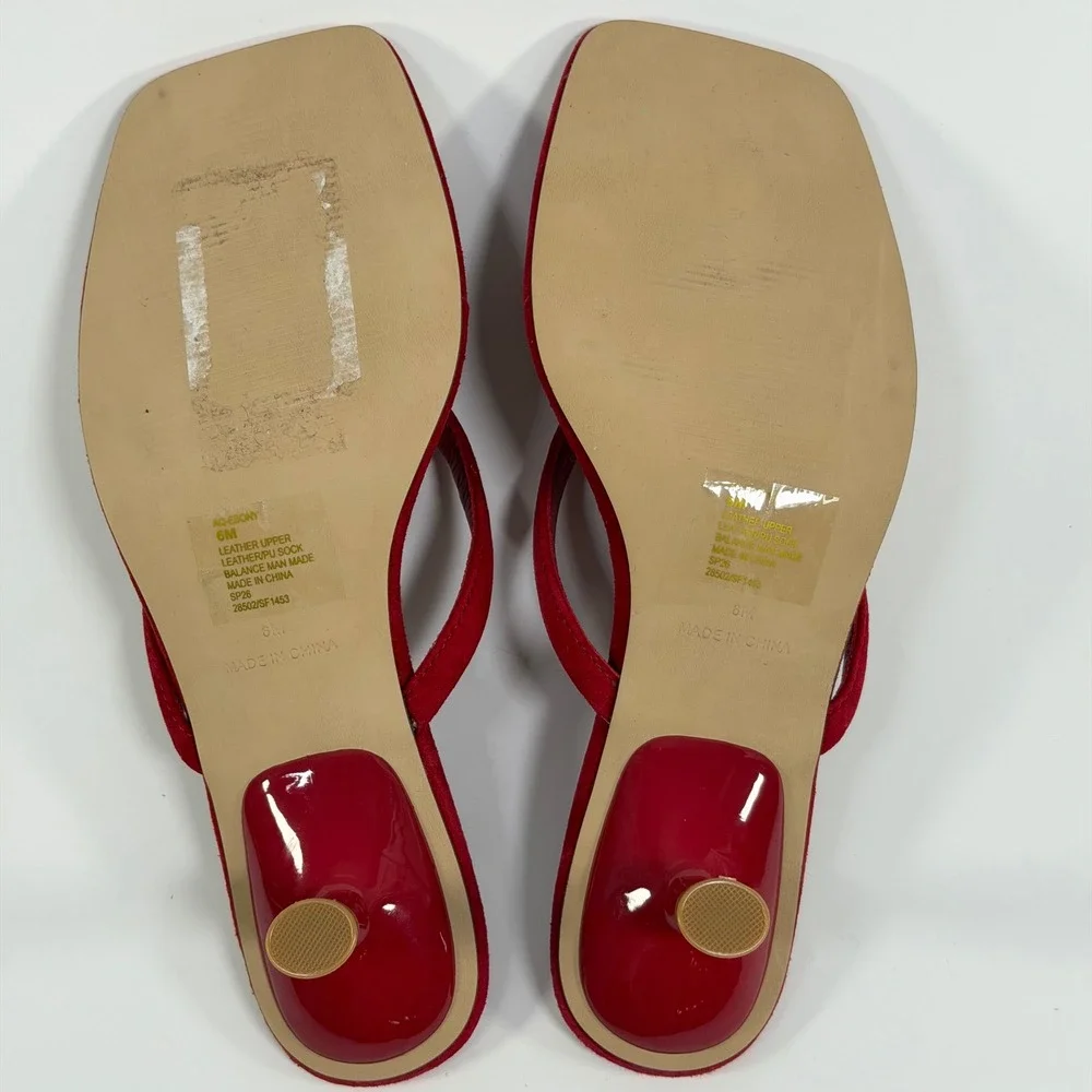 AQUA Ebony Size-6M Womens Red Suede Square Toe Kitten Heel Thong Sandals